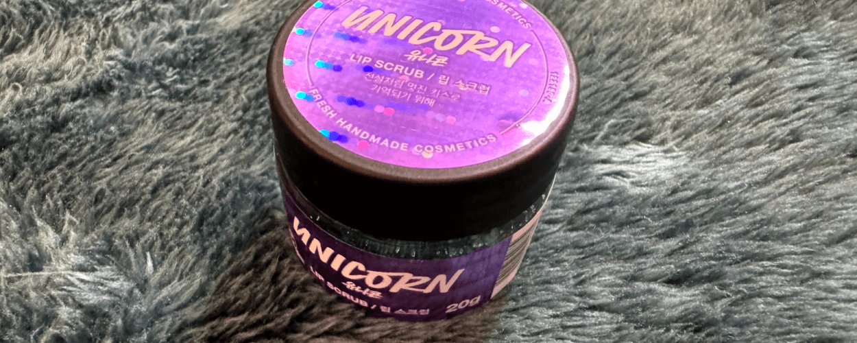 [6월 리뷰] 설탕 알갱이로 만들어진 유니콘(Unicorn) 립 스크럽으로 입술 관리하기